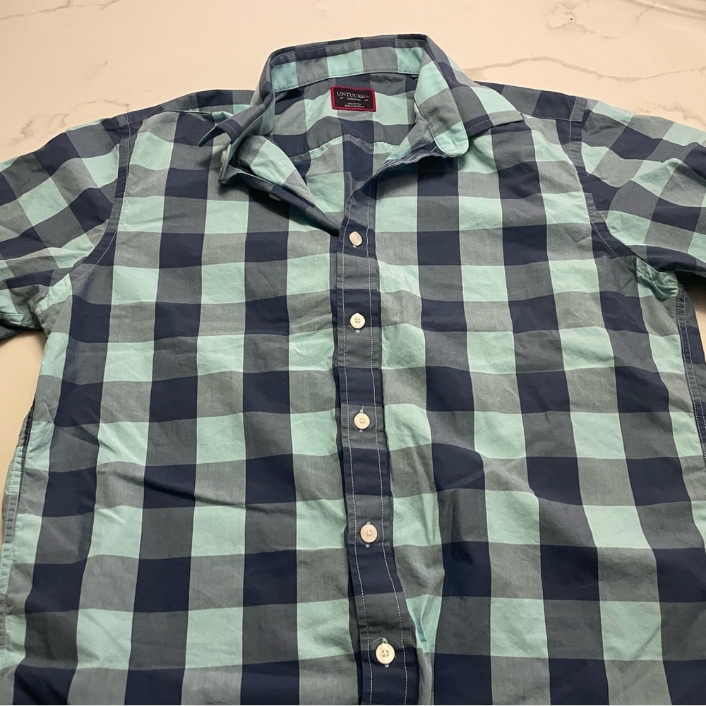 UNTUCKIT Short Sleeve Navy and Light Blue Plaid Shirt